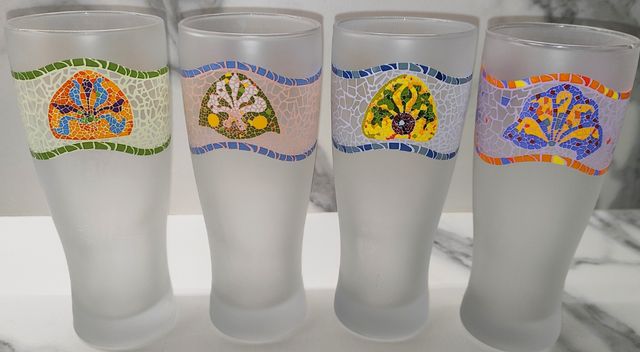 Jgo. 4 vasos y 4 tazas de Gaudí