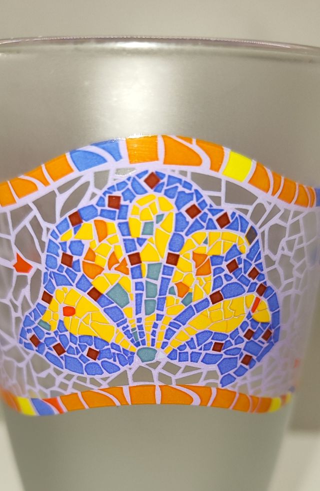 Jgo. 4 vasos y 4 tazas de Gaudí