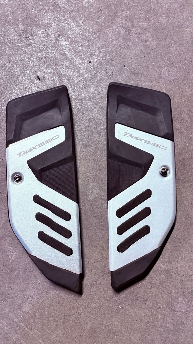 Reposapies Yamaha TMax 560