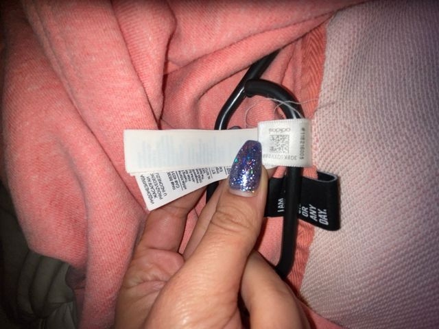 Sudadera adidas rosa claro con capucha y bolsillos