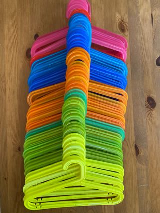 50 Perchas infantiles Ikea ó 100 unidades