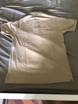 polo clasico original Lacoste color mostaza hombre