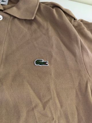 polo clasico original Lacoste color mostaza hombre