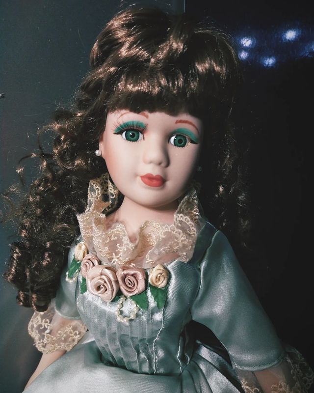 Muñeca de porcelana vintage