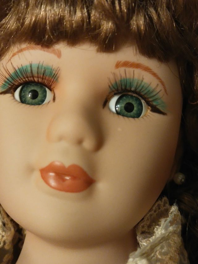 Muñeca de porcelana vintage