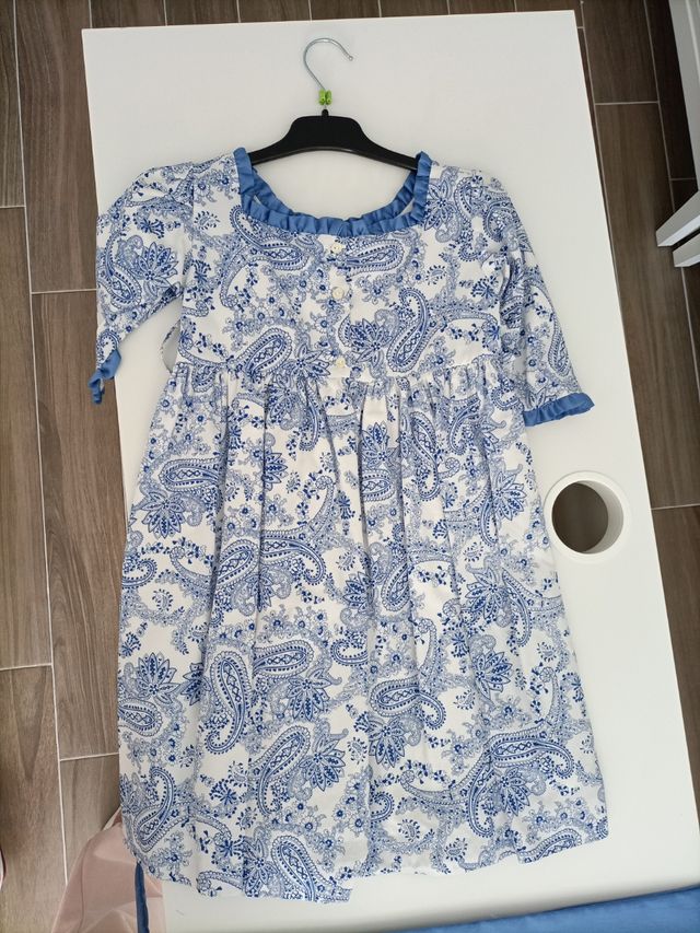 Due abiti da ragazza