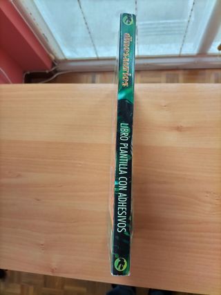 Dinosaurios libro plantilla con adhesivos