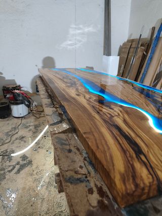 Cabecero de cama de resina y olivo