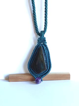 Collar macramé con obsidiana y amatista 