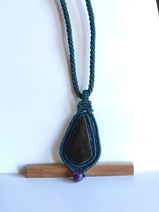 Collar macramé con obsidiana y amatista 