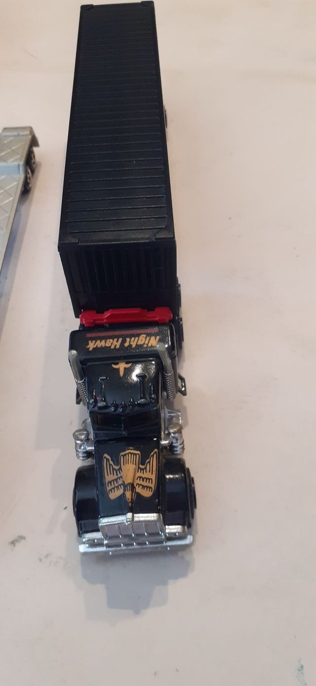 2 trailers escala 1/87 Guisval y Majorette.