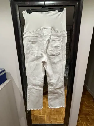 Pantalón blanco embarazada