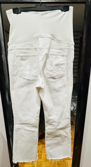 Pantalón blanco embarazada