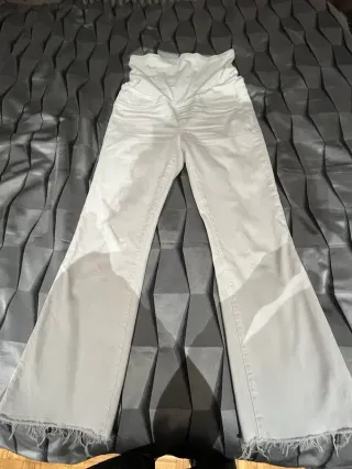Pantalón blanco embarazada