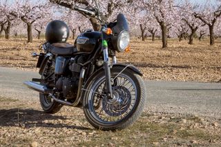 Triumph Bonneville Black 2004