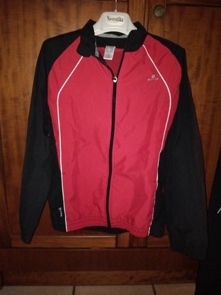 Tuta da ragazzo 13/14 anni. Rosso nero