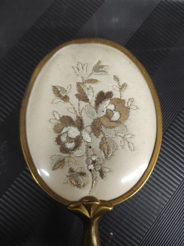 Cepillo o peine antiguo en buen estado y broche 