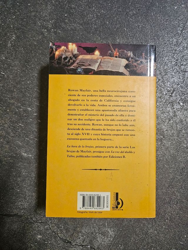 La Hora de Las Brujas (Spanish Edition)