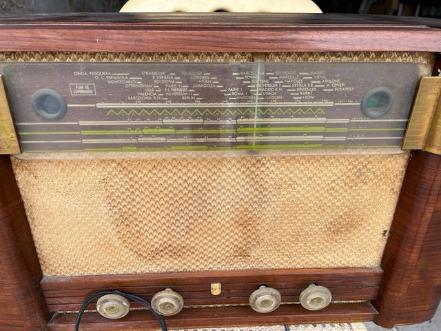 Radio antigua Philips