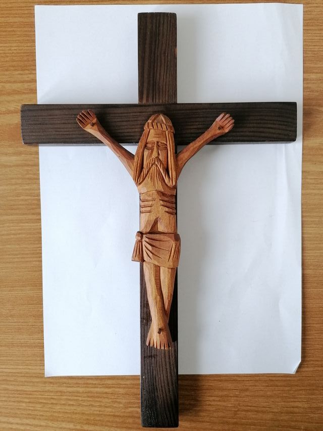 CROCIFISSO IN LEGNO CON SCULTURA GESU' CRISTO