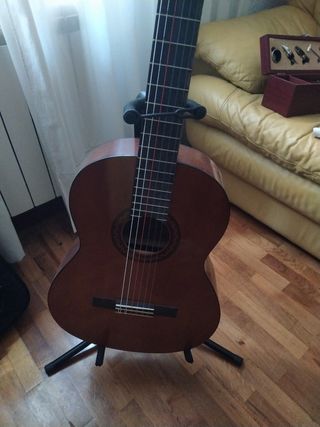 Se vende guitarra española, yamaha