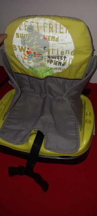 Mini trona plegable.