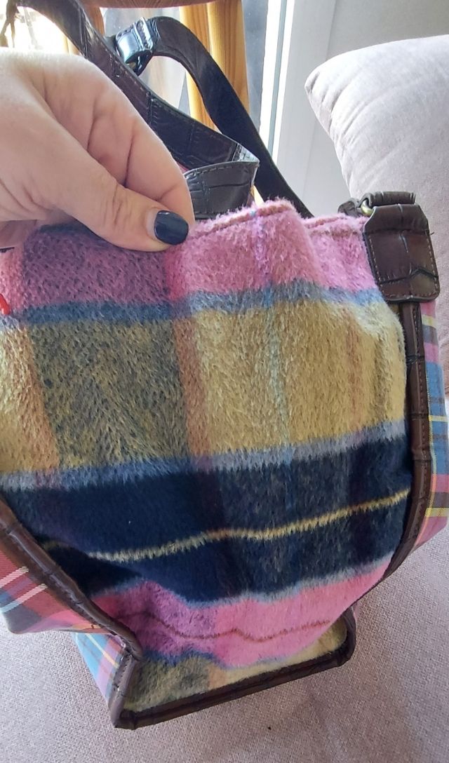 Bolso de hombro. Marca quintana compleme