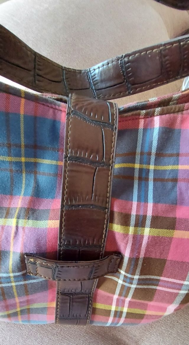 Bolso de hombro. Marca quintana compleme