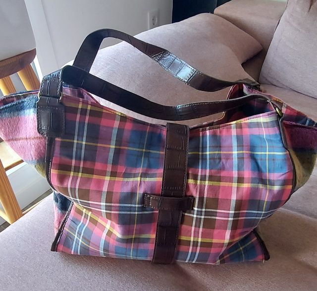 Bolso de hombro. Marca quintana compleme