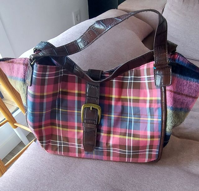 Bolso de hombro. Marca quintana compleme