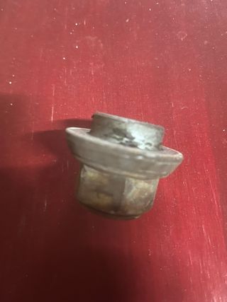 Tuercas llantas aluminio camion.
