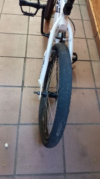 BICICLETA BMX. 
