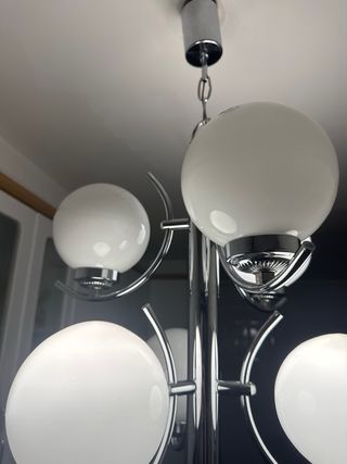 Lámpara plateada y blanca space age