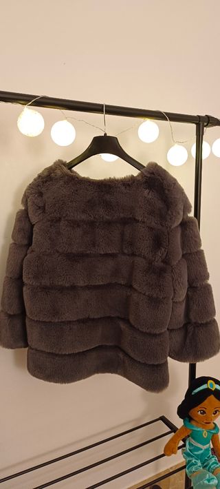 Abrigo pelo elegante