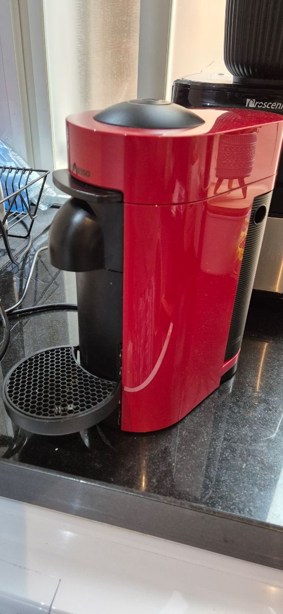 CAFETERA NESPRESSO VERTUO PLUS