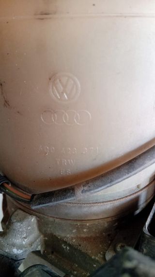 Volkswagen Polo IV Bomba de dirección hidráulica 