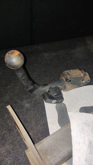 Bola de remolque vertical original Toyota Auris