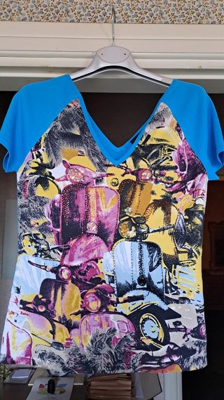 Maglia azzurra con perline