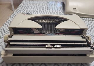 Maquina de escribir olympia trabeller de luxe.
