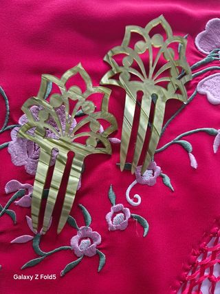 Traje,mantoncillo, complementos flamenca