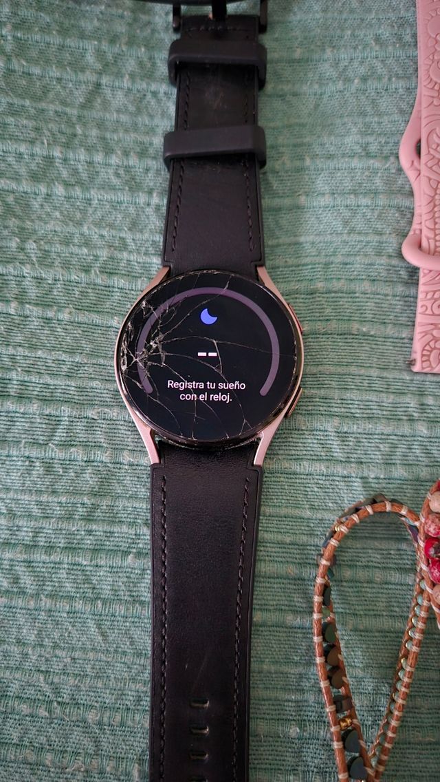 Samsung Galaxy Watch 4 de 40 mm más 4 correas