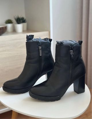 Botines negros Carmela
