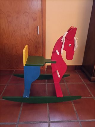 Caballito de juguete niño