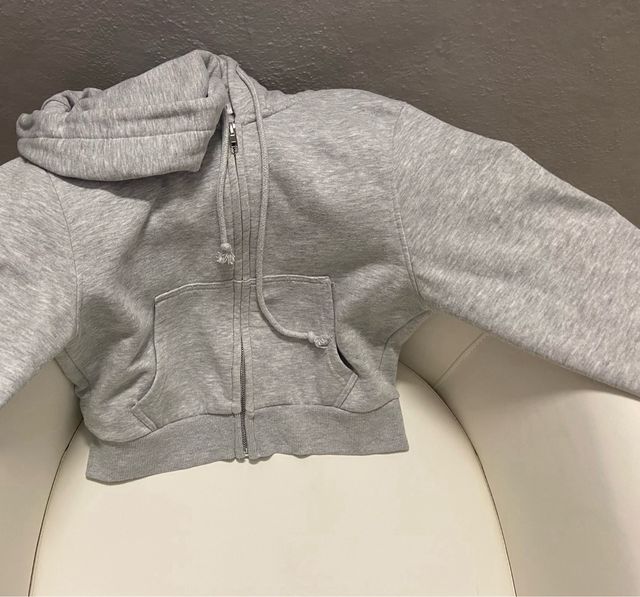 Chaqueta corta con capucha Stradivarius XS