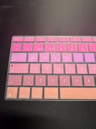 • Funda teclado Macbook Air 13.
