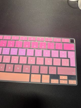 • Funda teclado Macbook Air 13.

