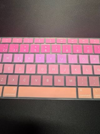 • Funda teclado Macbook Air 13.
