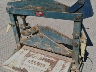 Guillotina de corte de ladrillos marca Alba