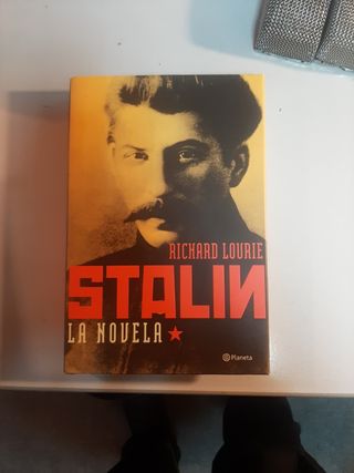 Stalin la novela. De richard Lourie.
