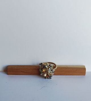 Anillo pedrería elegante